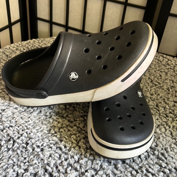 NEW CROCS black clogs Unisex M9 W11 main image 5